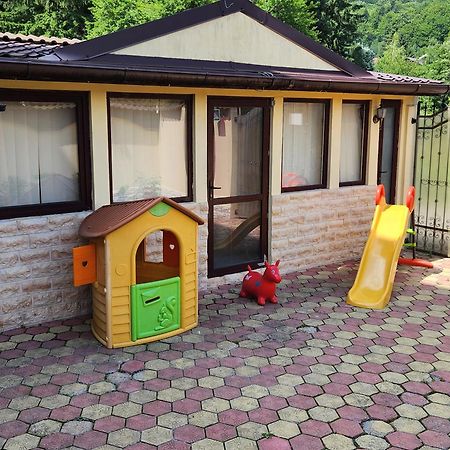 Vila Dolly 호텔 부스테니 외부 사진